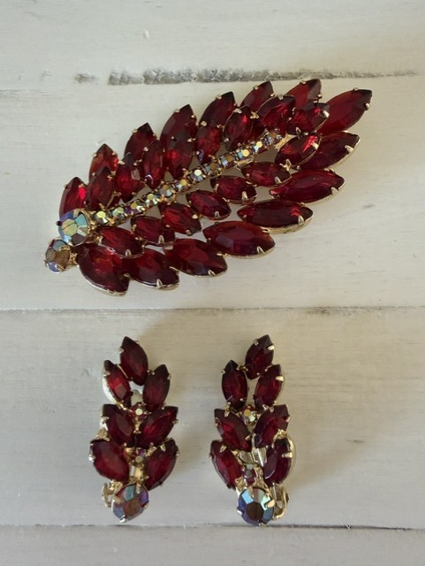 Vintage Juliana Delizza & Elster Red Rhinestone Leaf Brooch & Clip Earrings