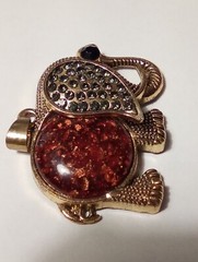 BEAUTIFUL LUCKY GOLDEN ELEPHANT LOGO PENDANT GREAT FOR ANY VINTAGE COLLECTION!