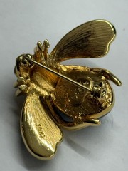 JOAN RIVERS BLACK LUCITE PAVE CRYSTAL RHINESTONE BEE PIN BROOCH SIGNED GOLD TONE