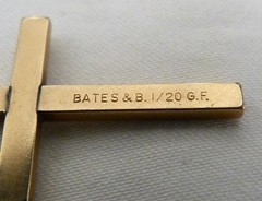 VTG BATES & BACON GOLD FILLED ENGRAVE CROSS PENDANT CHAIN NECKLACE 1st COMMUNION