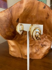 Vintage Erwin Pearl Clip-On Earrings Oval Faux Pearl Gold Swirl