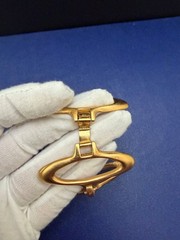 Vintage Crown Trifari Textured Gold Tone Oval Link Statement Bracelet Signed 6.7