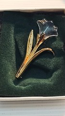 SWAROVSKI~Crystal Memories~*LILY OF THE VALLEY GOLD TONE PIN*~1.69″ Tall~Box~COA