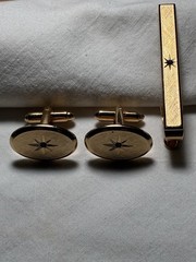 Vintage 1971 Avon Gold Tone Starburst Cufflinks Tie Bar Clip Set Blue Rhinestone