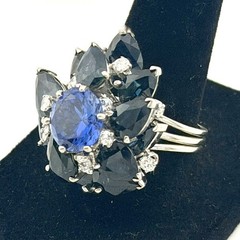 VINTAGE 1960’S 0.60 CTW DIAMOND + 11 CTW SAPPHIRE RING – 18K YG 14.74 GRAMS