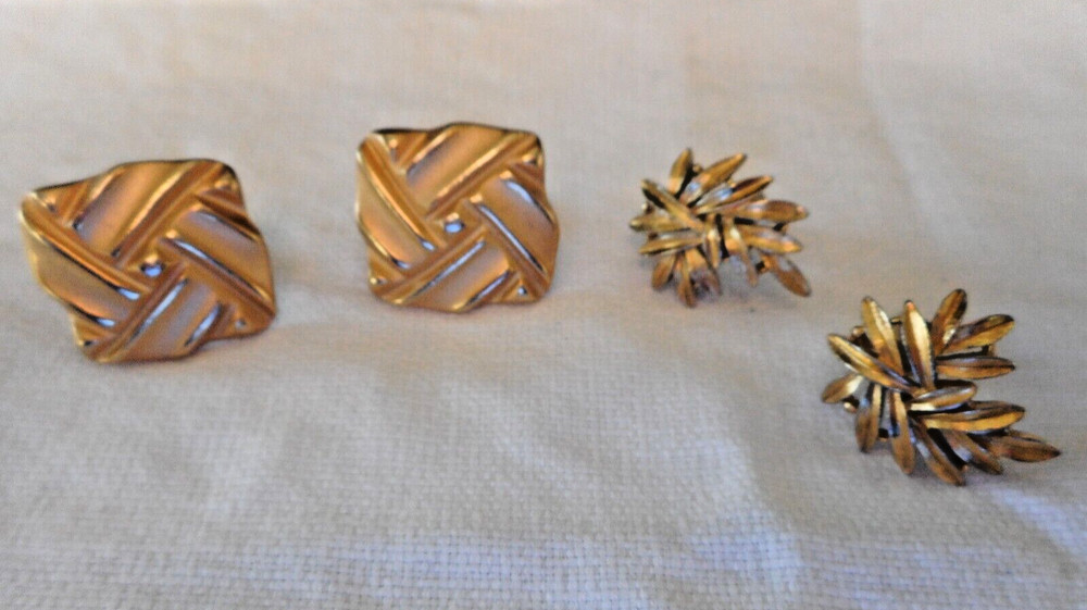 Vtg Crown Trifari Clip EARRINGS 1955-1969 Brushed Gold Square & Layered Leaves