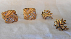 Vtg Crown Trifari Clip EARRINGS 1955-1969 Brushed Gold Square & Layered Leaves