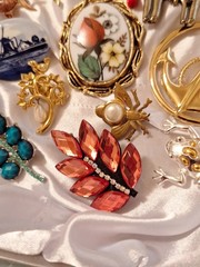 Vintage To Now Brooch Pin Lot Mixed Theme Gold-tone Silvertone Rhinestone…