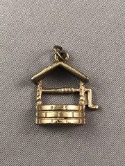 (1065) No Brand Jewelry Dainty And Detailed Brass Wishing Well Pendant Charm