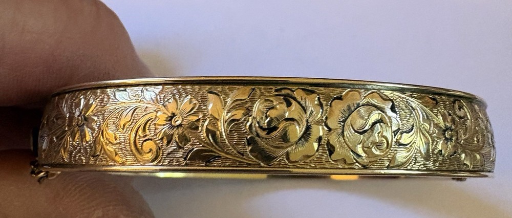 VINTAGE 12KT Gold Filled Floral Etched Bangle! FINBERG MFG CO Signed 9mm Hinged