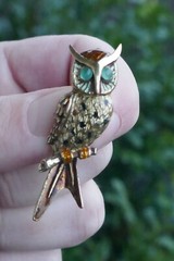 Vintage Solid 14kt Yellow Gold & Chrysoprase Enameled Owl Brooch / Pin – 8.6g.