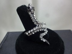 VINTAGE METAL ALLOY SNAKE RING WITH CRYSTAL INLAID BODY APPROX. SIZE 9