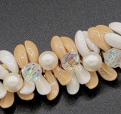 VTG MCM Beautiful Bracelet Beige & White Pearl AB 7″