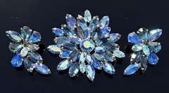 Gorgeous Signed Weiss Blues Brooch & Earrings Set