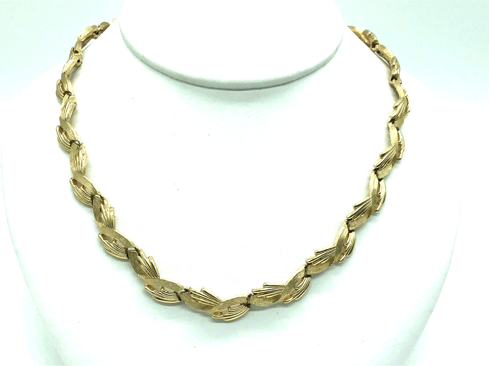 Crown Trifari Necklace Woven Ribbon Spray Textured Gold Tone 16″ Vintage 1960s