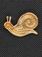 Vintage Krementz Snail Brooch Gold Tone Signed Quality Crystals Beautiful 1.25″