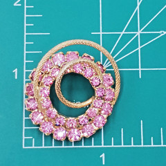 Brilliant Pink Crystal Brooch 1.25in Textured Gold Tone Quality Rhinestone VTG