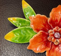 VINTAGE RESIN POINSETTIA LIGHTWEIGHT BROOCH Clothing Accessory Pin