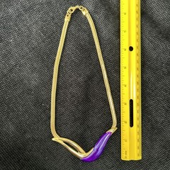 VINTAGE PARKLANE GOLD TONE & PURPLE LUCITE SWIRL & WIDE BRAIDED CHAIN NECKLACE