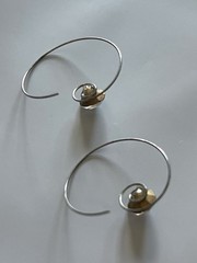 VTG Volupte USA Wire Man Made Diamond Earrings w/ Oval Shell Shaped Jewelry Case