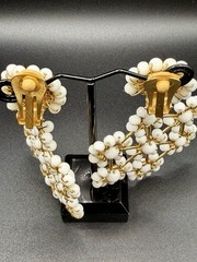 Lisi Lerch Designer Snowflake Gold-Tone & White Faceted Beads Post Earrings VTG