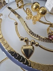WOW Nice Versatile Vintage/Now Gold Tone Jewelry lot Some Signed