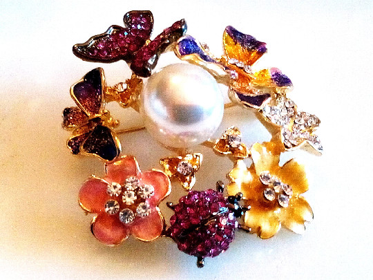 GARDEN FLOWER BROOCH!Enameled Floral Motif.Ladybug,Butterflies Pin.Gold Tone.