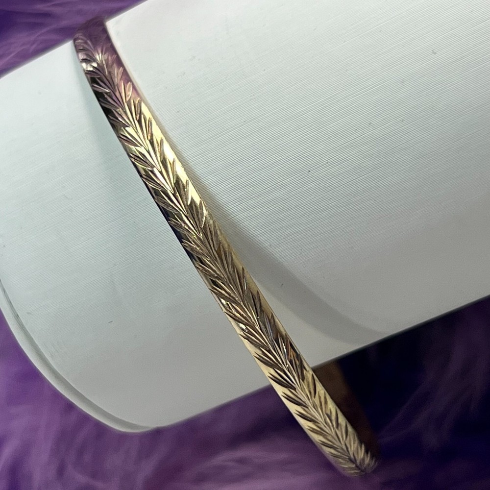 Vintage FEATHERED VERMEIL OVER 0.925 Sterling Silver 8″ x 1/4″ Bangle Bracelet