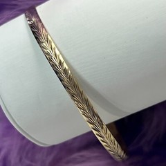 Vintage FEATHERED VERMEIL OVER 0.925 Sterling Silver 8″ x 1/4″ Bangle Bracelet