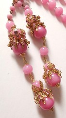 MIRIAM HASKELL 50’S SIGN 2-PC SET PINK PÂTÈ DE VERRE BEADS & MONTÉE BRASS ACCENT