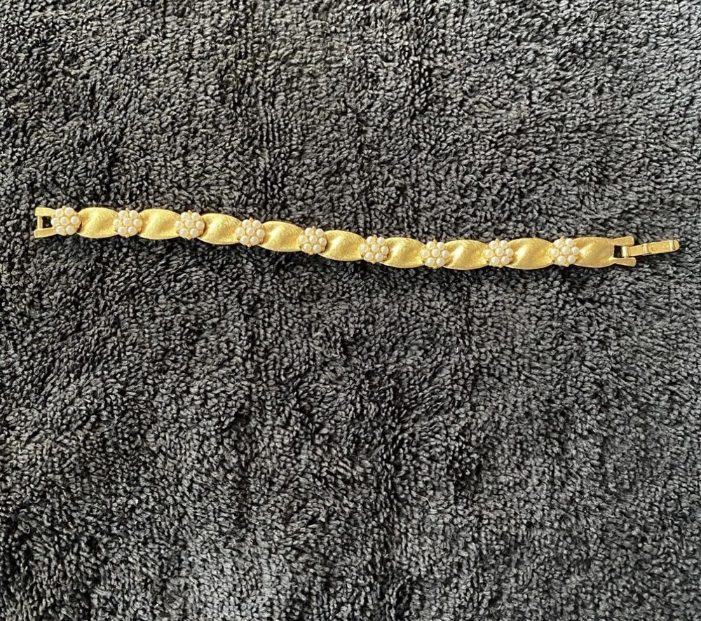 Beautiful Signed Crown Trifari Faux Pearl Gold Tone Bracelet