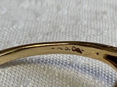 Vtg 14K Yellow Gold Ring 2.9g Fine Jewelry Size 6.25 Band Emerald Color Stone