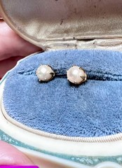 LOVELY Vintage 14 Kt. Yellow Gold Lustrous White Round Pearl Stud Earrings