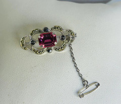 Lovely Vintage silvertone marcasite & pink rhinestone brooch