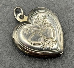 Vintage Silver Tone Etched Heart Photo Locket Pendant Engraved Floral