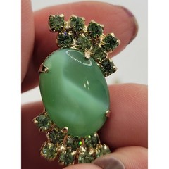 Light Green Glass Rhinestone Clip On Earrings Goldtone Prong Set Stones Gorgeous