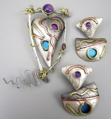 UNUSUAL SUSAN MARIA BUCKLEY STERLING AMETHYST MODERNIST BROOCH & EARRINGS SET 