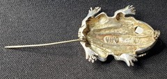Mexico Sterling Silver Green-Eyed Frog Pin Brooch 18gm