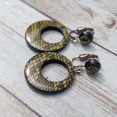 Vintage Clip On Earrings 1 & 5/8″ Very Large Stunning Scale Pattern Dangle Drop