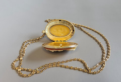 Vintage Cameo Perfume Locket Brooch Pendant Necklace 1970s Solid Perfume Intact