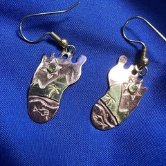 Copper & Brass feet 1 3/4″ x 5/8″ estate pierced wire earrings A25