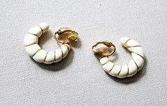 Vintage Crown Trifari White Hoop Wire Wrapped Gold Tone Clip On Earrings Signed