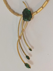 VTG 18″FAUX GOLD LINK NECKLACE-SIMULATED EMERALD PENDANT/PIN -MAGNETIC CLASP