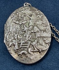 Vintage Large Oval Pastoral Scene Locket Pendant Necklace 30” Chain Silver Tone