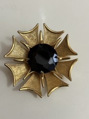 BSK Brooch Signed Gold Tone Black Glass Stone Pin Pendant