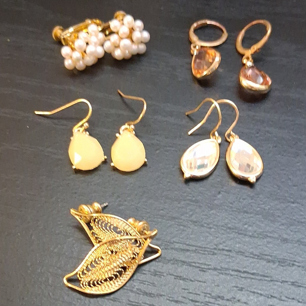 7pc Mixed Lot Women’s Fashion Earrings & Hair Clip, Gold Tone Metal Glass