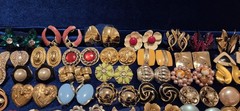 Vintage Mod Earrings Lot Of 117. 3lbs 15oz. 38 Signed Monet Hobé Avon Trifari…