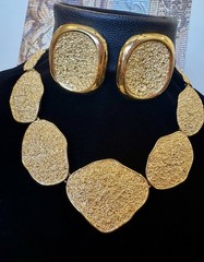 VINTAGE UNSIGNED DESIGNER RUNWAY BRUSHED GOLD BRUTALIST NECKLACE EARRINGS SET
