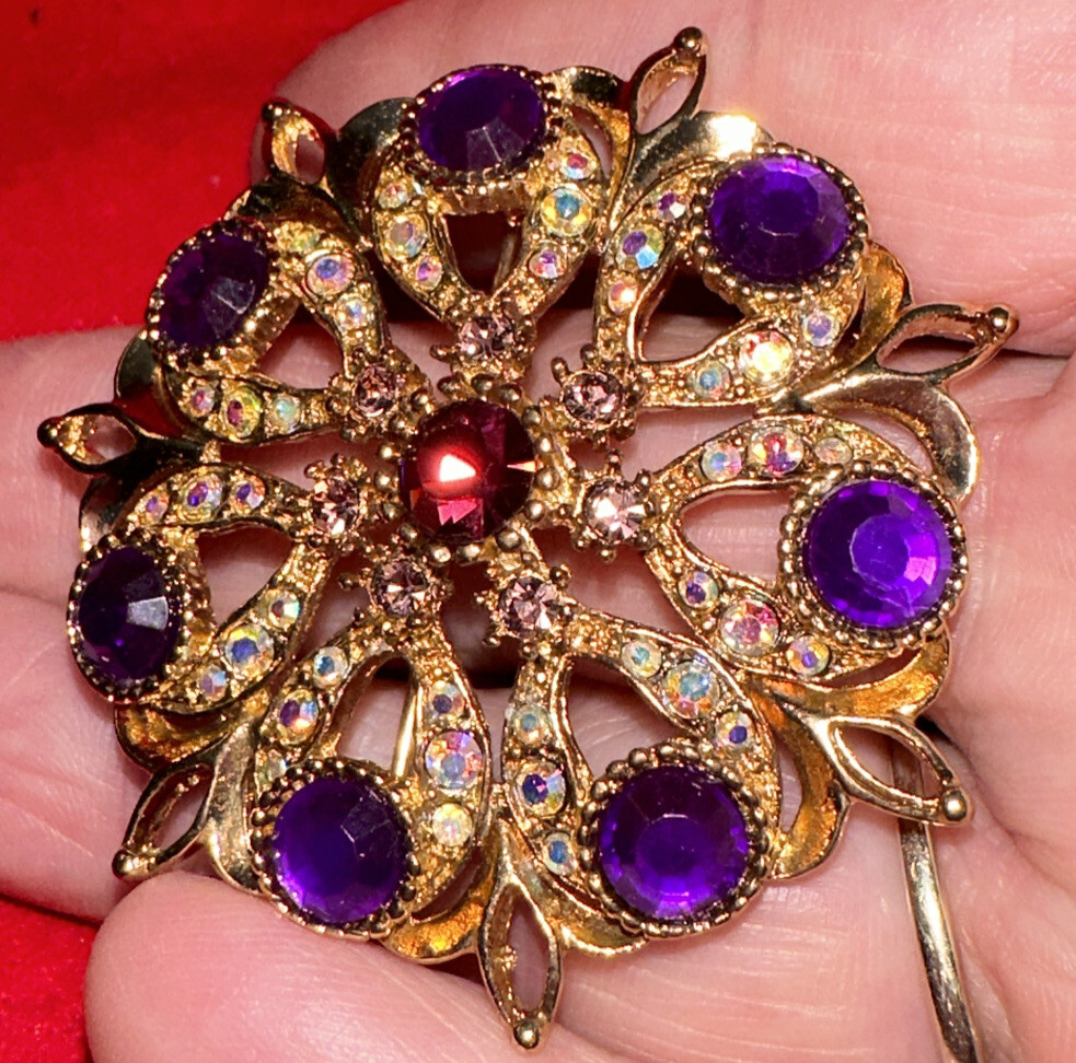 Stunning Yellow gold Tone Purple Stone And Lavender Rhinestones Brooch Boxed