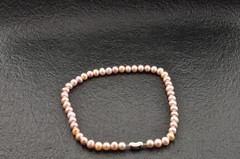 Off-round shape freshwater pearls necklace (440mm(17.3in) 212.5ct) “GEM REPORT”.